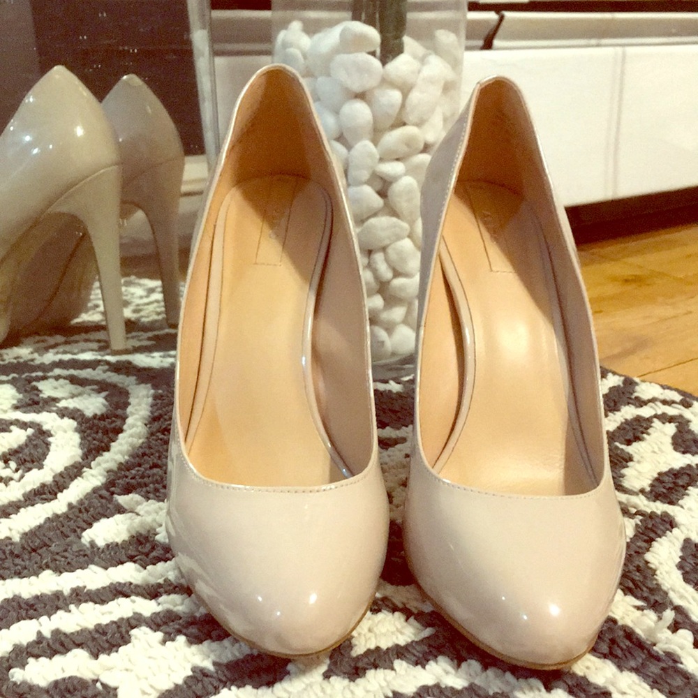 Nude patent pumps